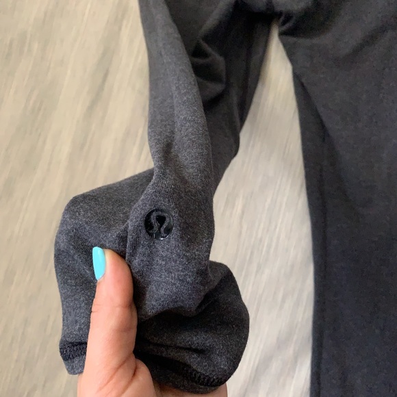 Lululemon gray crop, size 6/8 EUC - Picture 4 of 4